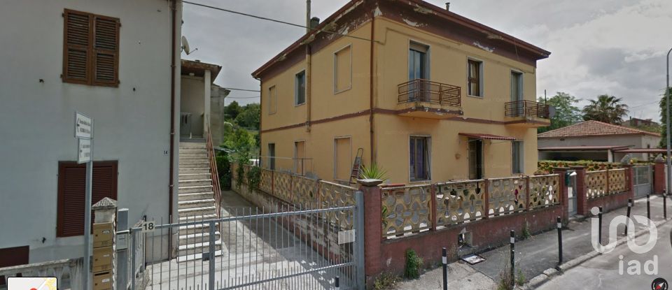 House 12 rooms of 250 m² in Falconara Marittima (60015)