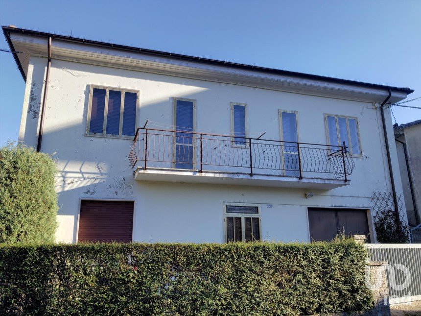 House 7 rooms of 190 m² in Apecchio (61042)