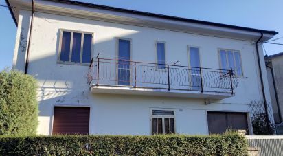 House/villa 7 rooms of 190 sq m in Apecchio (61042)