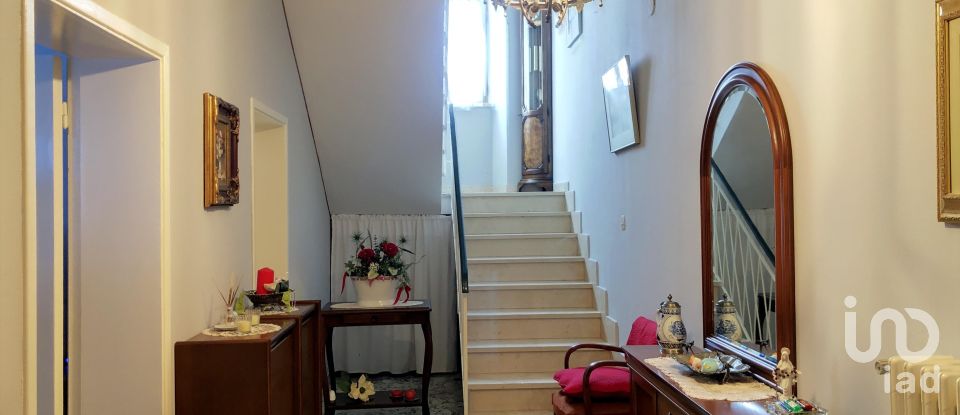 House 7 rooms of 190 m² in Apecchio (61042)