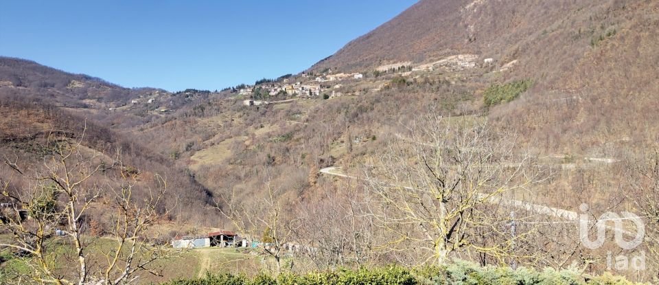 House 7 rooms of 190 m² in Apecchio (61042)