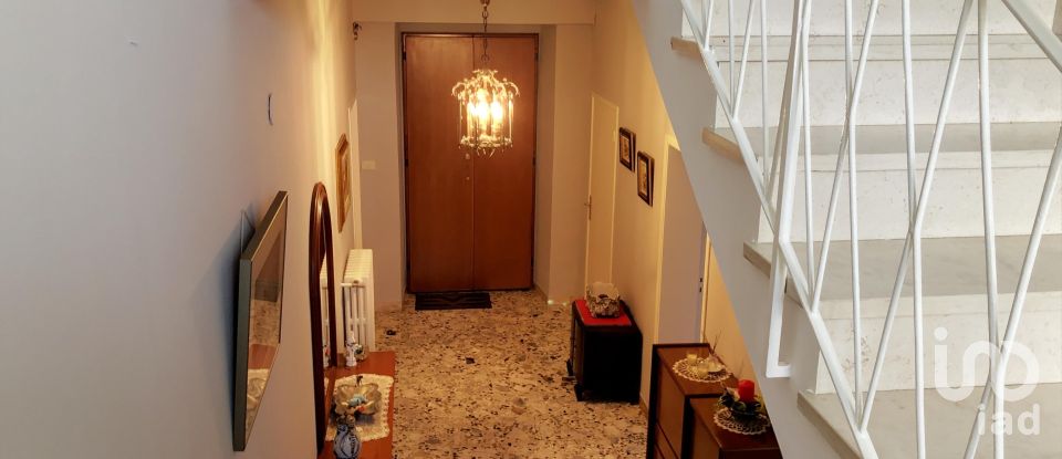 House 7 rooms of 190 m² in Apecchio (61042)