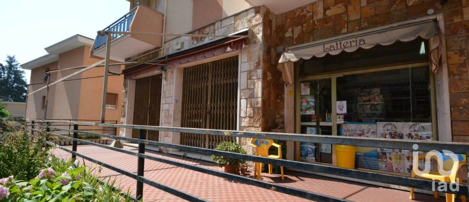 Shop / premises commercial of 52 m² in Genova (16156)