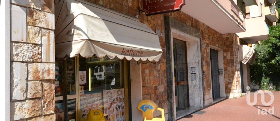 Shop / premises commercial of 52 m² in Genova (16156)