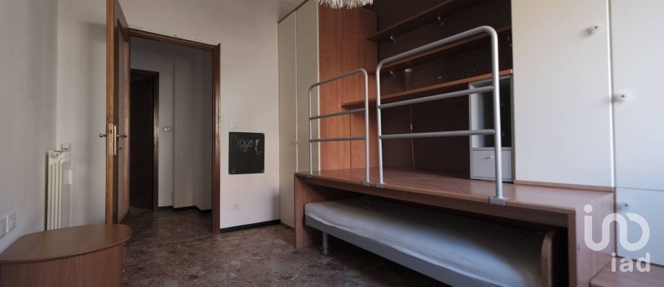 Four-room apartment of 62 m² in Genova (16137)