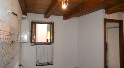 House 4 rooms of 70 m² in Carro (19012)