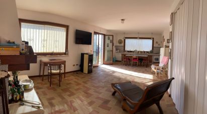 Casa indipendente 8 locali di 216 m² in Teramo (64100)