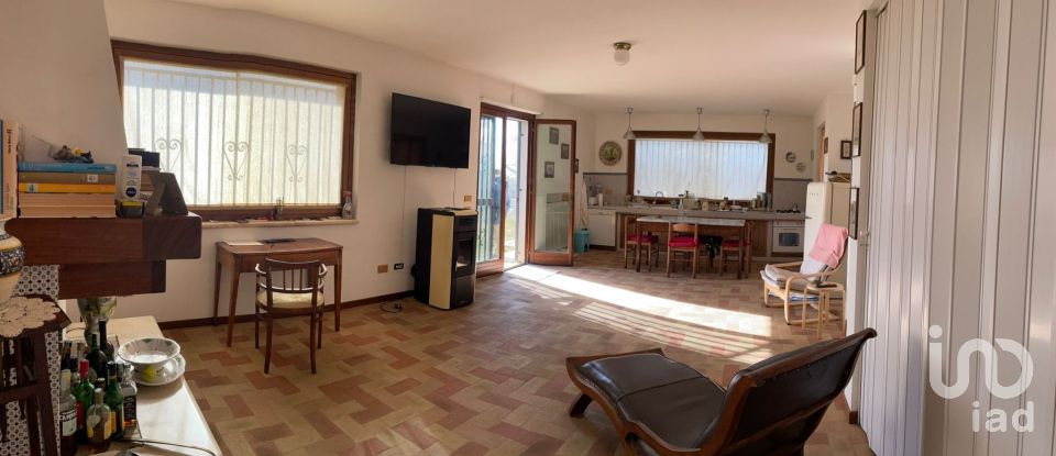 Casa indipendente 8 locali di 216 m² in Teramo (64100)