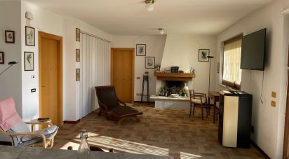 Casa indipendente 8 locali di 216 m² in Teramo (64100)