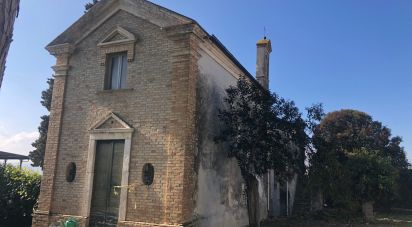 Proprietà terriera 99 locali di 12.685 m² in Colonnella (64010)
