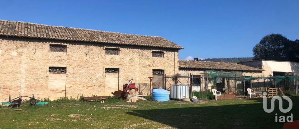 Manor 99 rooms of 12,685 m² in Colonnella (64010)