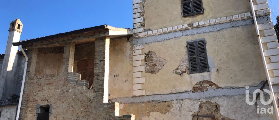 Proprietà terriera 99 locali di 12.685 m² in Colonnella (64010)