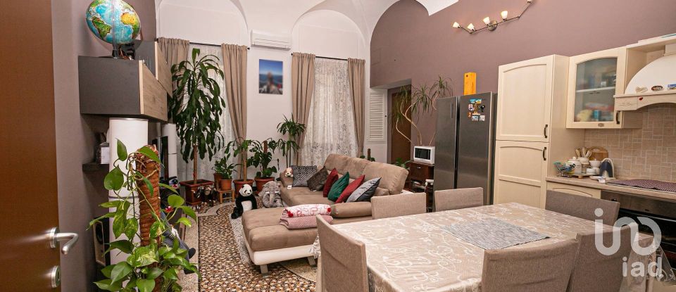 Apartment 7 rooms of 200 m² in Genova (16123)