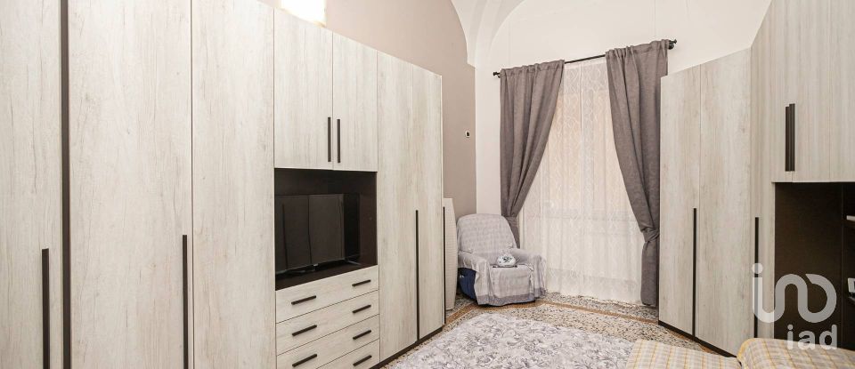Apartment 7 rooms of 200 m² in Genova (16123)