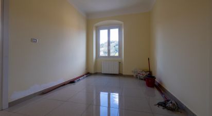 Appartamento 5 locali di 80 m² a Genova (16163)