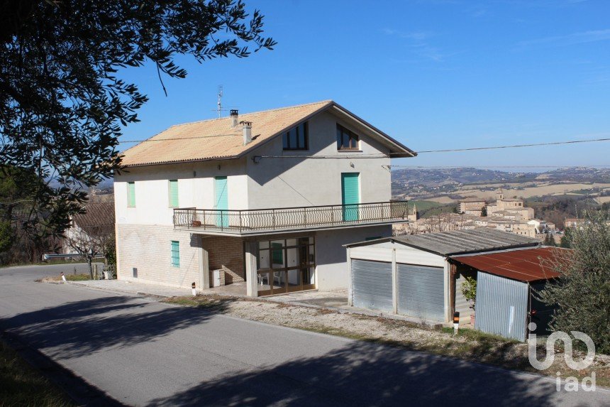 Casa indipendente / Villa 6 locali di 150 m² in Montottone (63843)