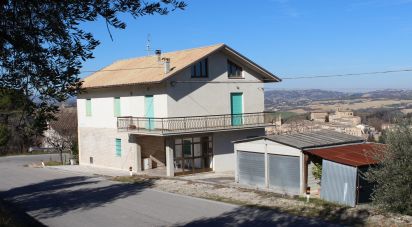 Casa indipendente / Villa 6 locali di 150 m² in Montottone (63843)