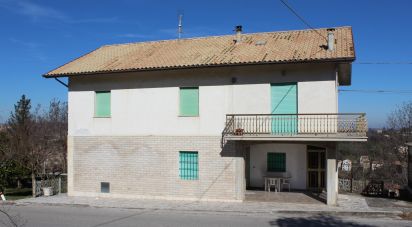 Casa 6 locali di 150 m² in Montottone (63843)