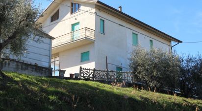 Casa 6 locali di 150 m² in Montottone (63843)