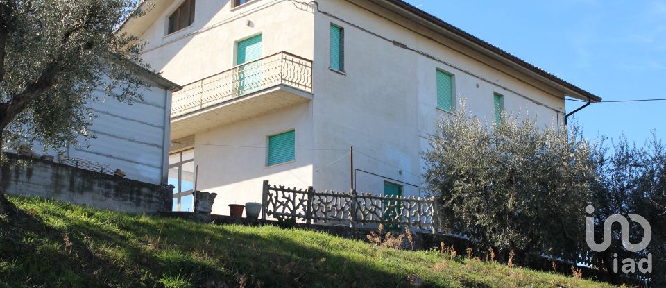 Casa indipendente / Villa 6 locali di 150 m² in Montottone (63843)