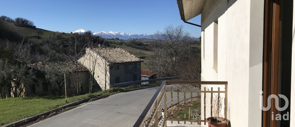 Casa indipendente / Villa 6 locali di 150 m² in Montottone (63843)