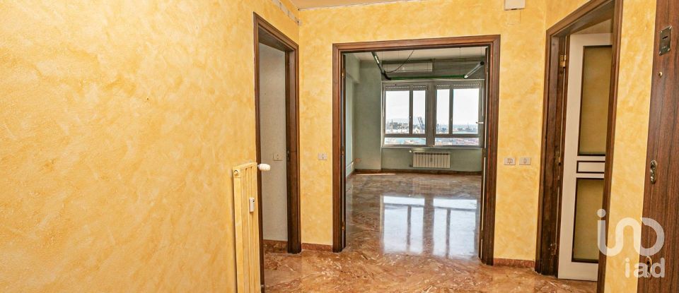 Apartment 7 rooms of 110 sq m in Genova (16149)