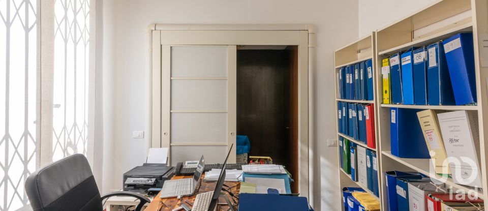 Three-room apartment of 103 sq m in Milano (20145)