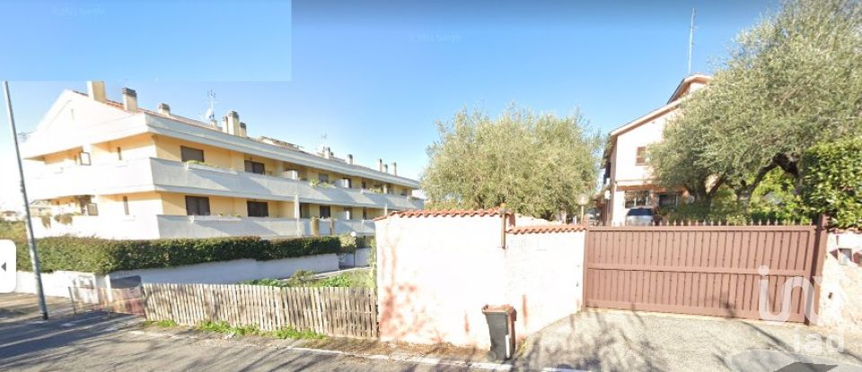 Apartment 6 rooms of 84 sq m in Roma (00166)