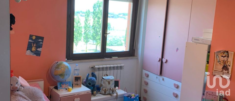 Four-room apartment of 93 sq m in Roma (00156)