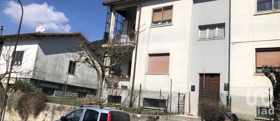 Three-room apartment of 70 m² in Apecchio (61042)