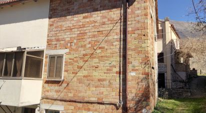 Casa di paese 4 locali di 90 m² in Cagli (61043)