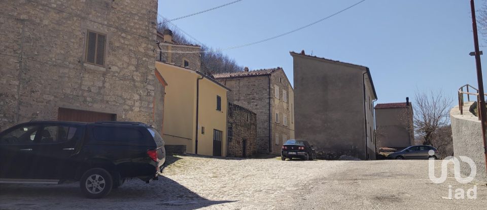 Casa di paese 4 locali di 90 m² in Cagli (61043)