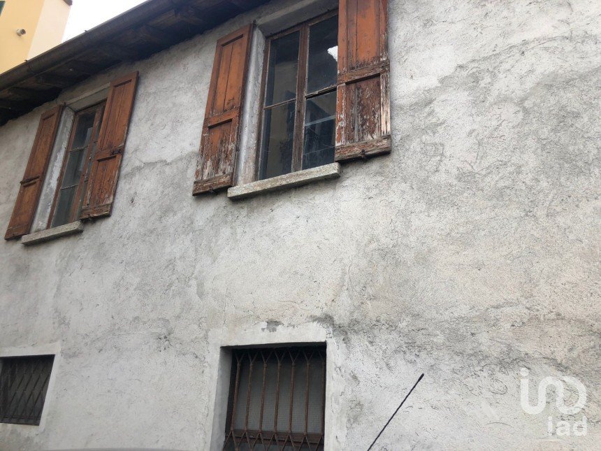 Casa 5 locali di 189 m² in Pellio Intelvi (22024)