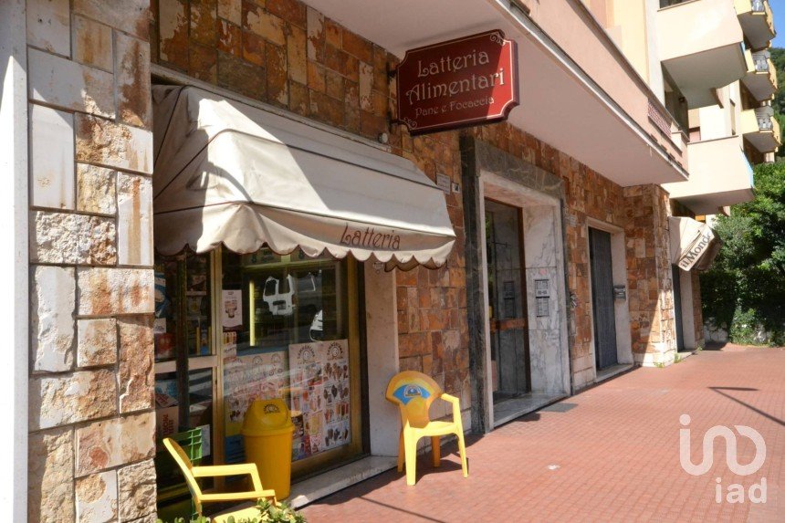 Negozio / locale commerciale di 36 m² in Genova (16156)