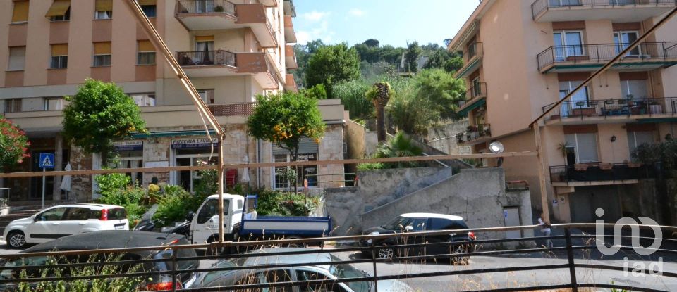 Negozio / locale commerciale di 36 m² in Genova (16156)