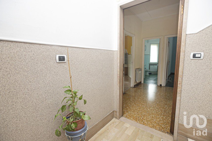 Four-room apartment of 64 m² in Genova (16144)