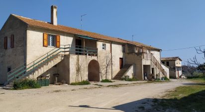 Rifugio 11 locali di 585 m² in Città Sant'Angelo (65013)