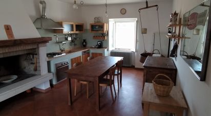 Rifugio 11 locali di 585 m² in Città Sant'Angelo (65013)