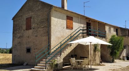 Rifugio 11 locali di 585 m² in Città Sant'Angelo (65013)