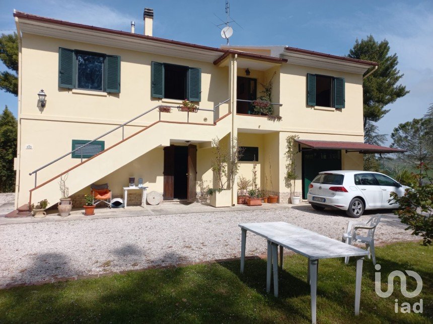 House 10 rooms of 320 m² in Senigallia (60019)