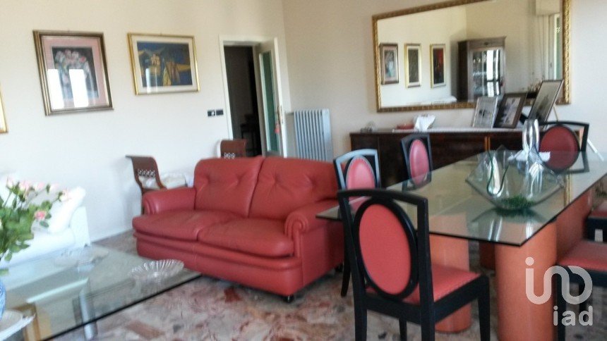 Four-room apartment of 210 m² in Silvi (64028)