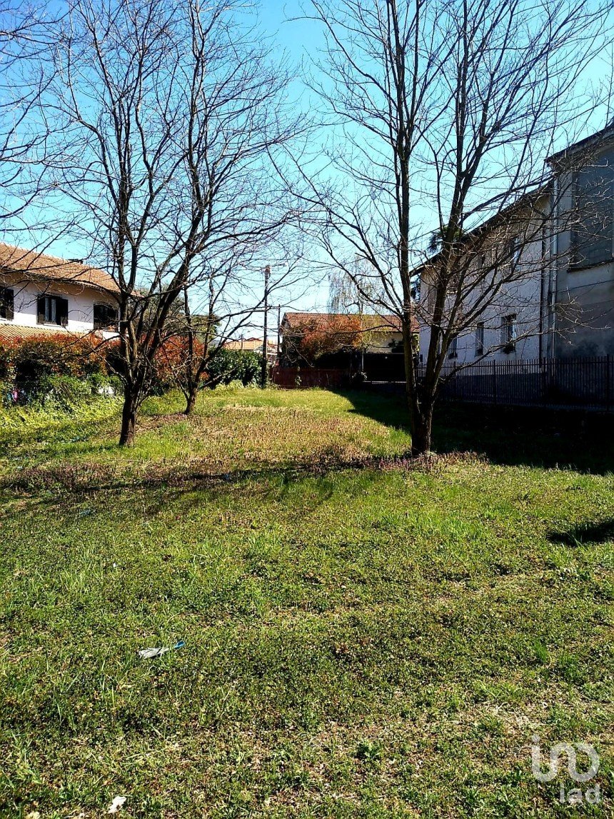 Land of 1,832 m² in Castelletto sopra Ticino (28053)