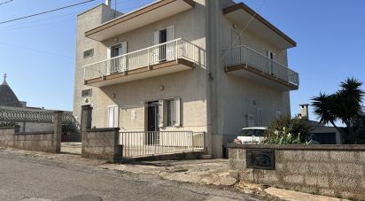 Rifugio 9 locali di 300 m² in Cisternino (72014)