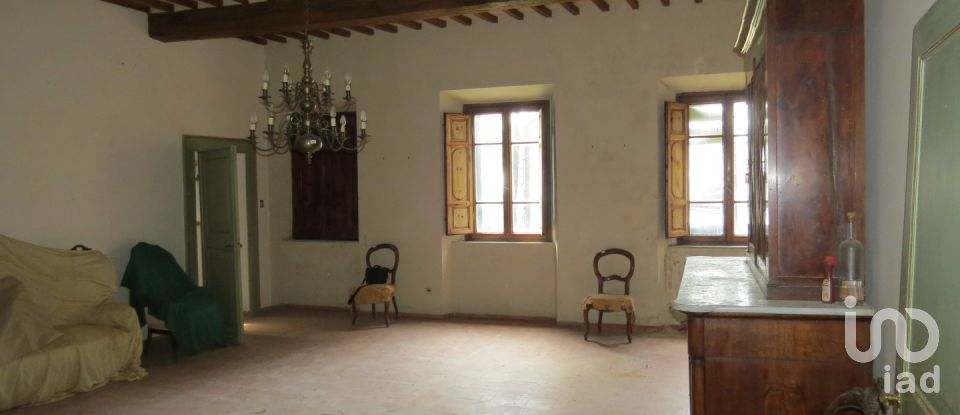 Barn conversion 22 rooms of 1,800 m² in Santa Luce (56040)