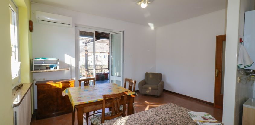 Apartment 7 rooms of 130 sq m in Ronco Scrivia (16019)