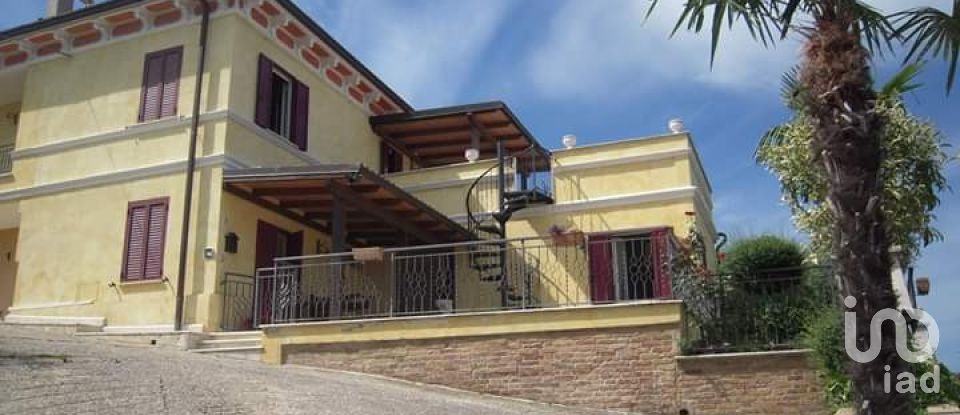 House 8 rooms of 215 m² in Monsampolo del Tronto (63077)