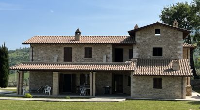 House/villa 15 rooms of 480 sq m in Folignano (63084)