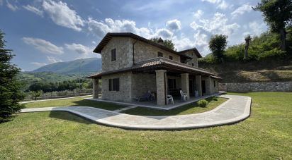 House/villa 15 rooms of 480 sq m in Folignano (63084)