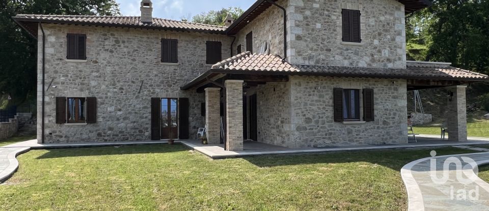 Casa 15 locali di 480 m² in Folignano (63084)