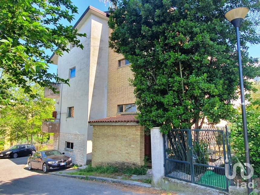 Appartamento 5 locali di 110 m² a Macerata (62100)